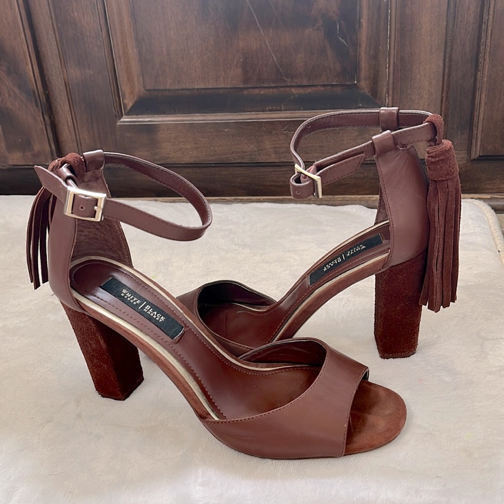 White House Black Market brown suede heels w/removable tassel
